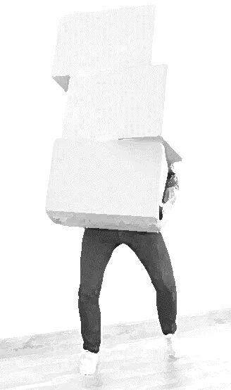 Homme portant des cartons